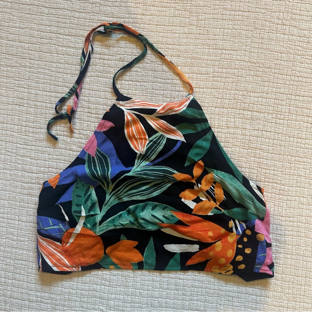 NWT Tropical print crop top halter, size M, tie back and neck